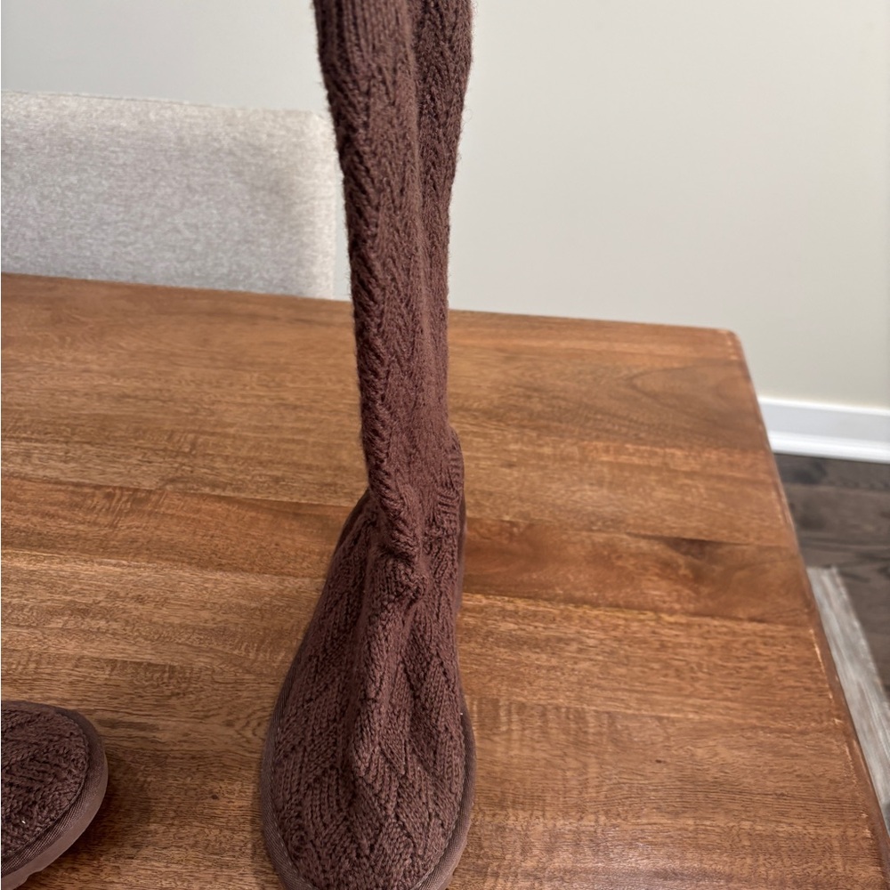 UGG Tall Classic Marquis Knit Boots in Brown. 
S/N: 580